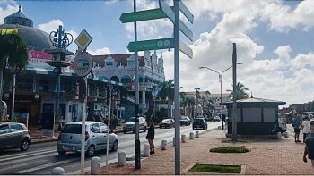 Promenade-in-Oranjestad-Aruba