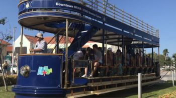 die Straßenbahn von Oranjestad